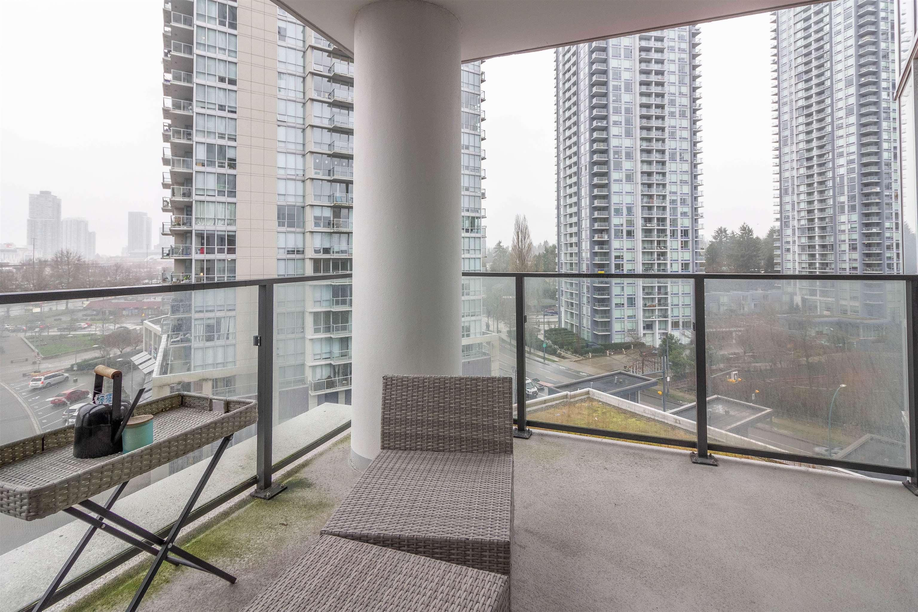 704 9887 WHALLEY BOULEVARD 17
