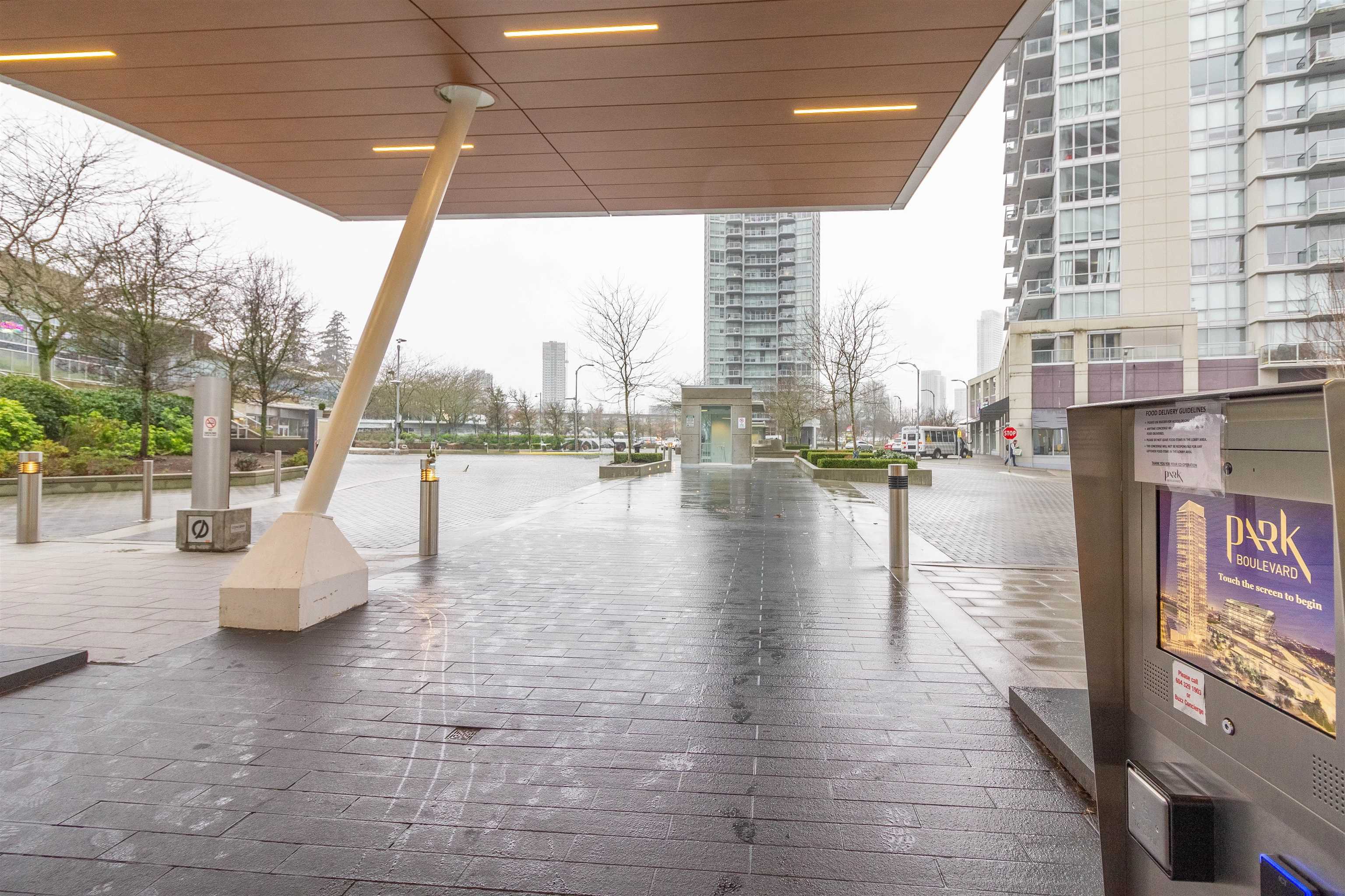 704 9887 WHALLEY BOULEVARD 30