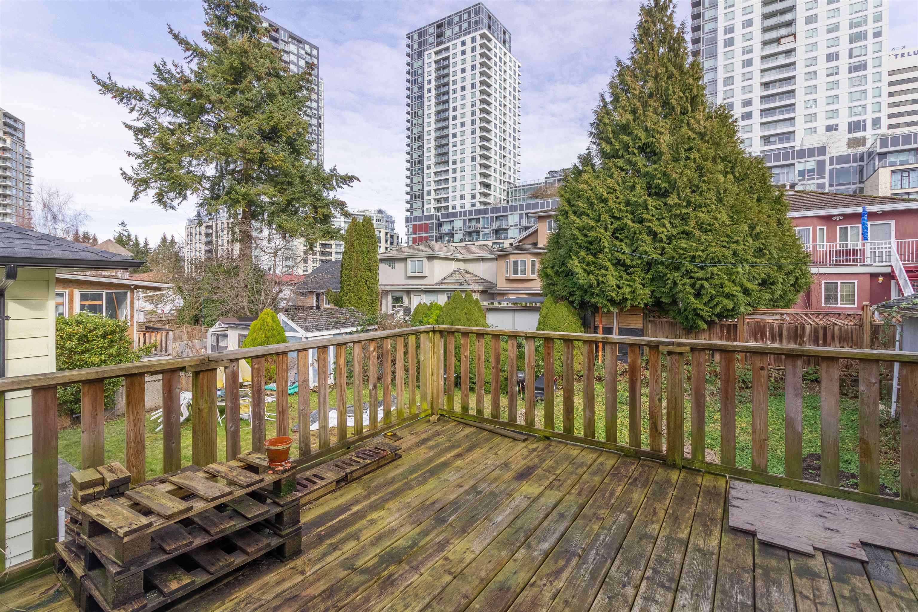 5630 LINCOLN STREET 16