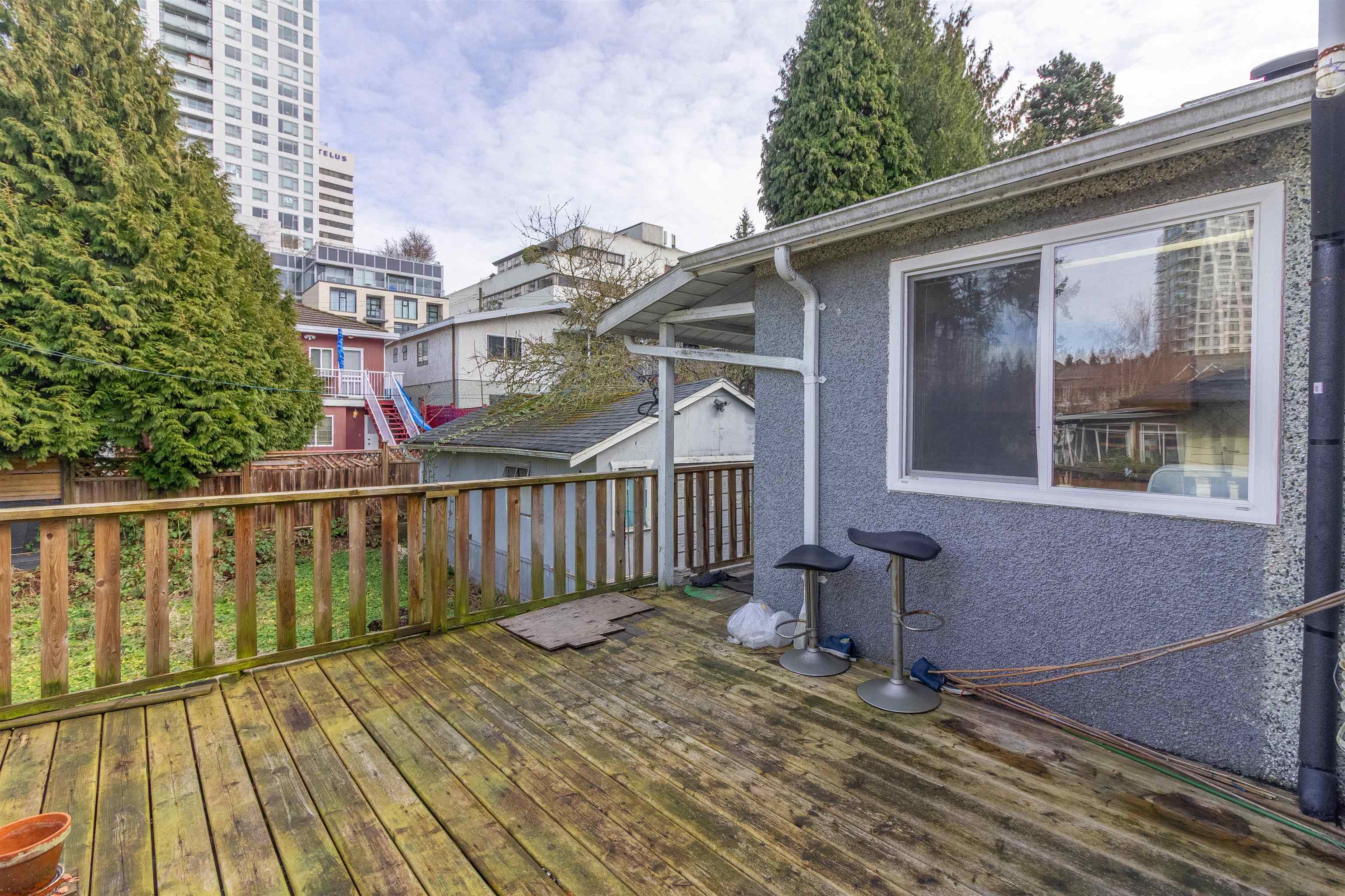 5630 LINCOLN STREET 15