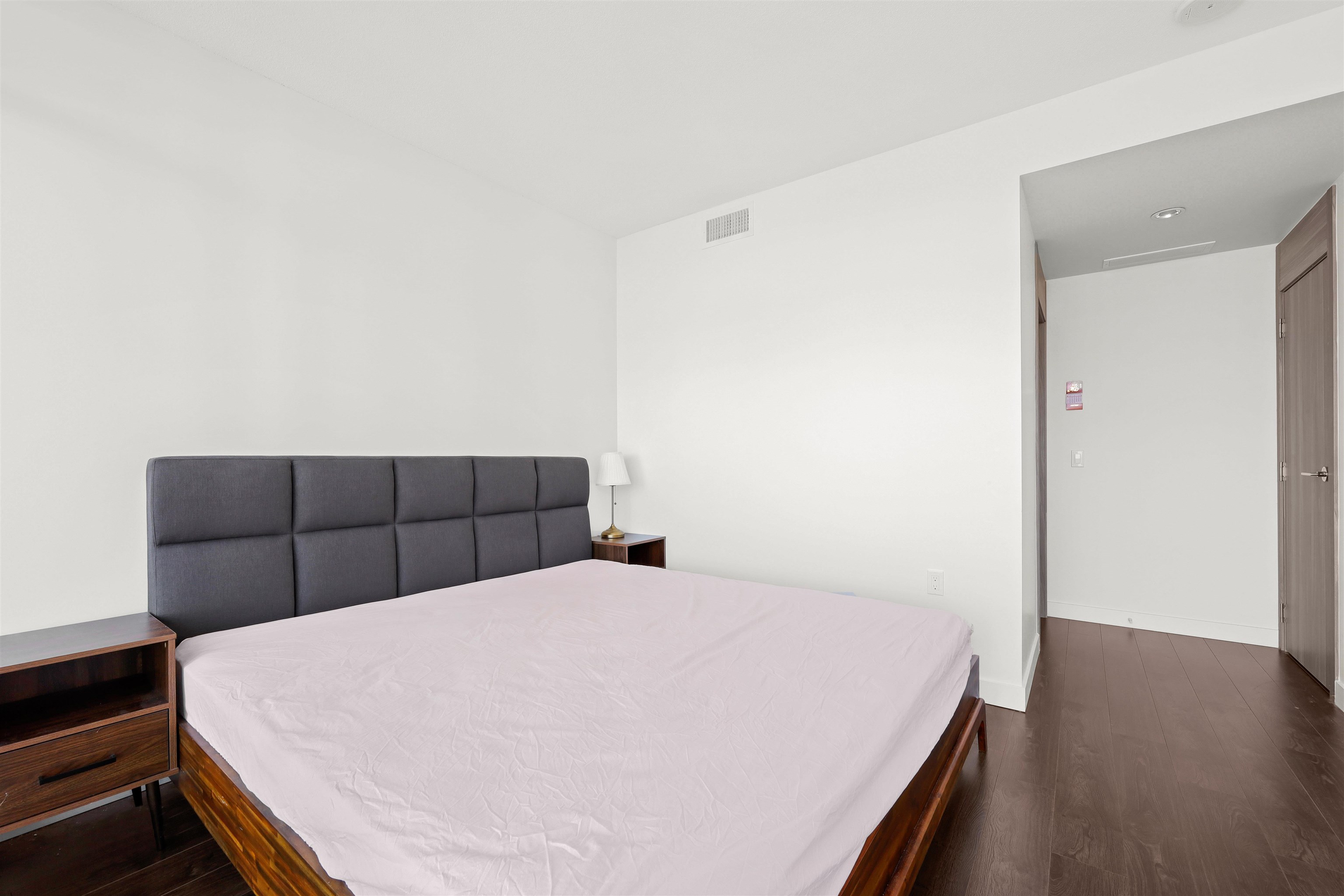4102 4720 LOUGHEED HIGHWAY 14