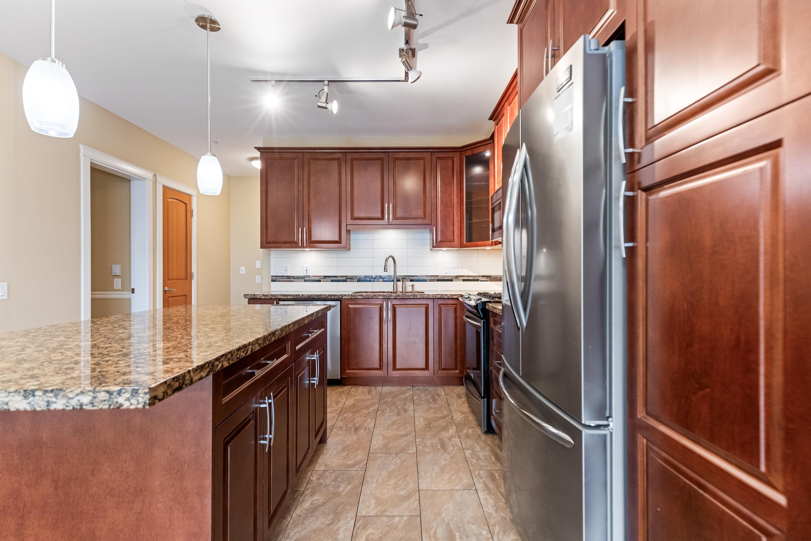 426A 8157 207 STREET 7