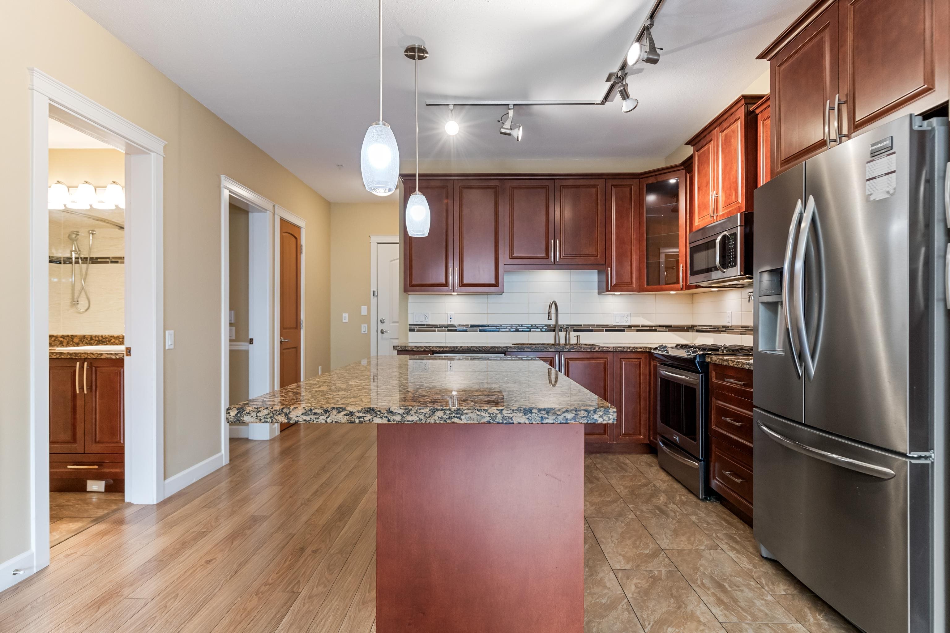 426A 8157 207 STREET 6
