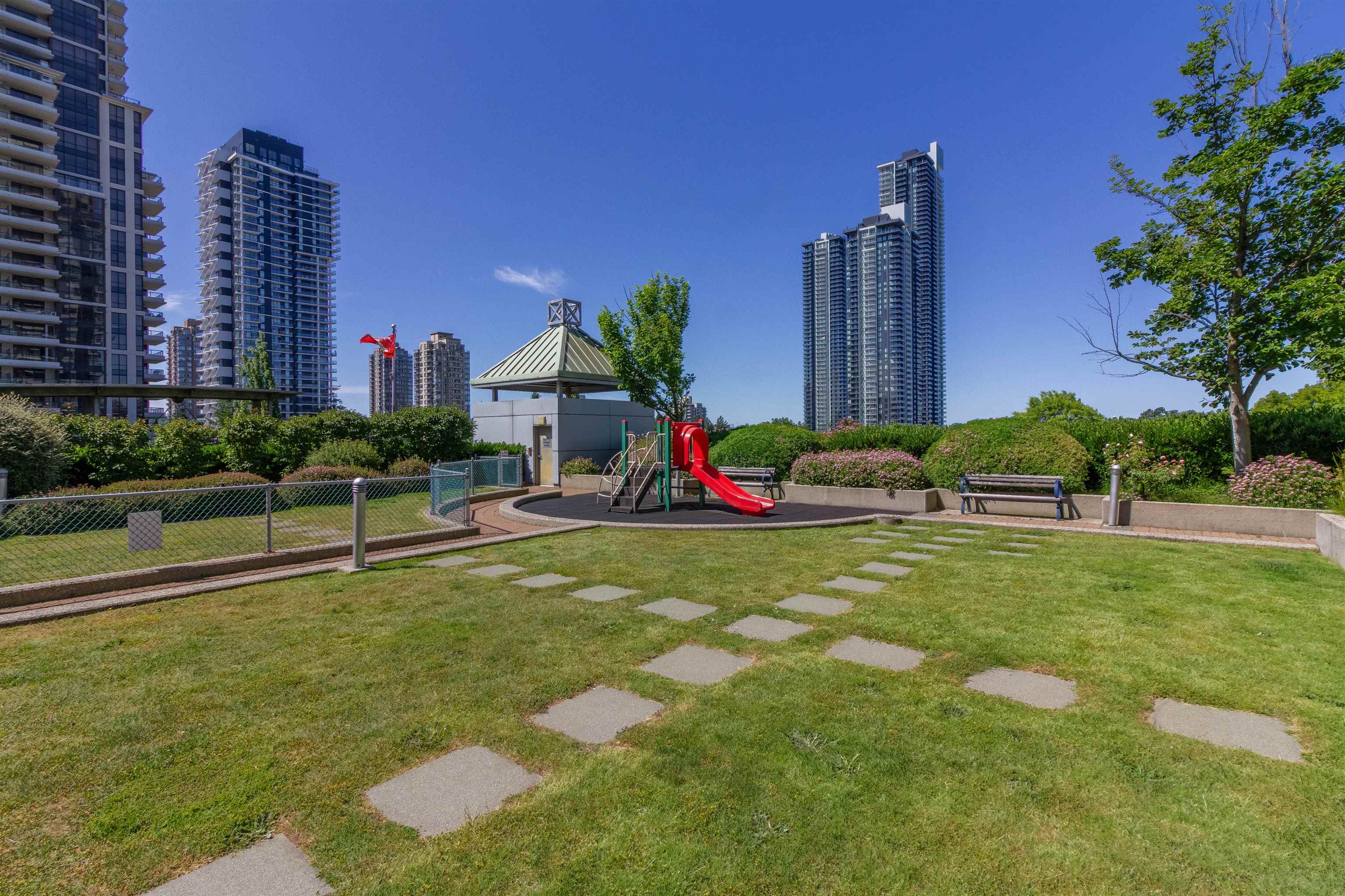 2404 4388 BUCHANAN STREET 36