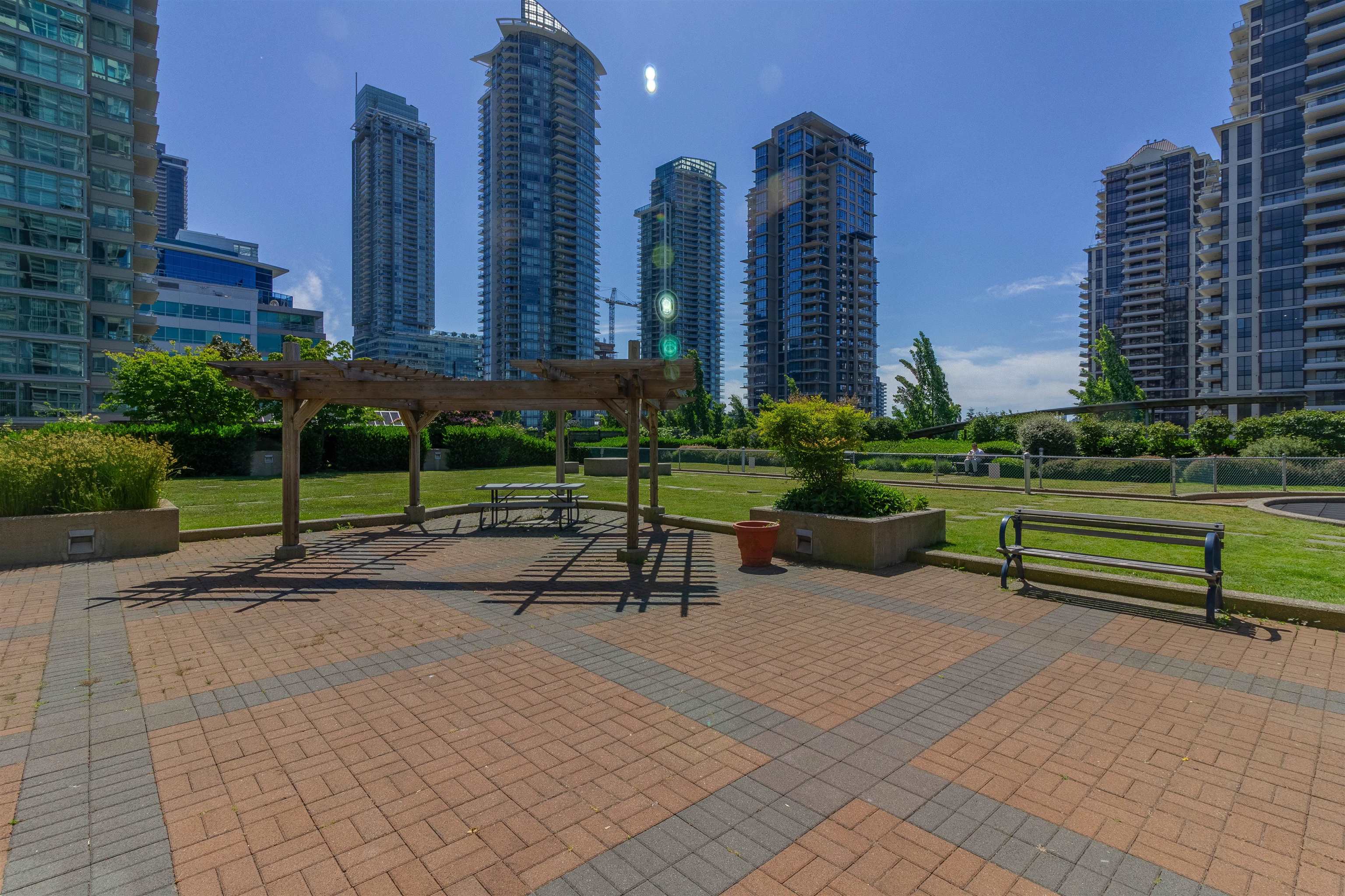 2404 4388 BUCHANAN STREET 35