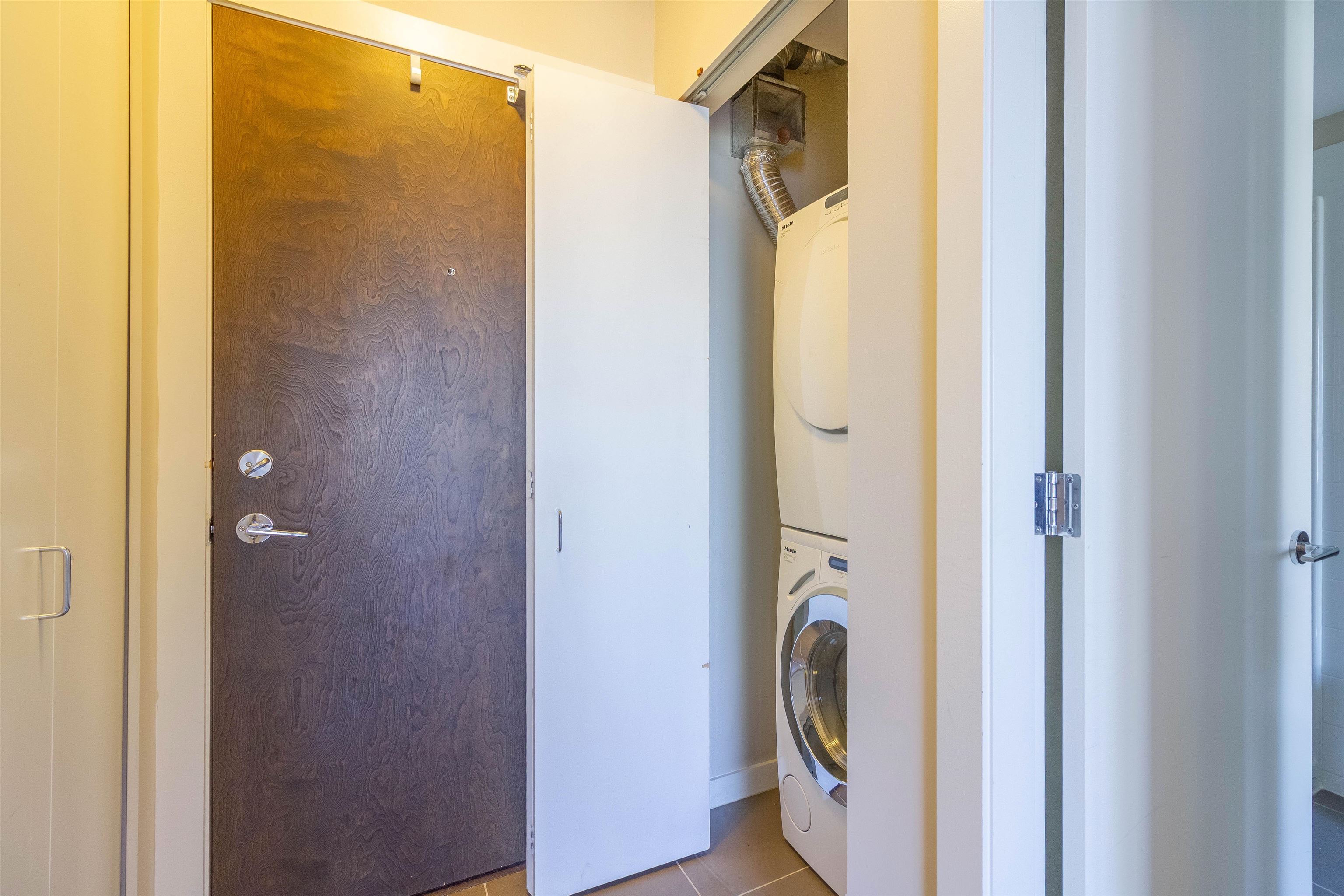 1407 4888 BRENTWOOD DRIVE 17