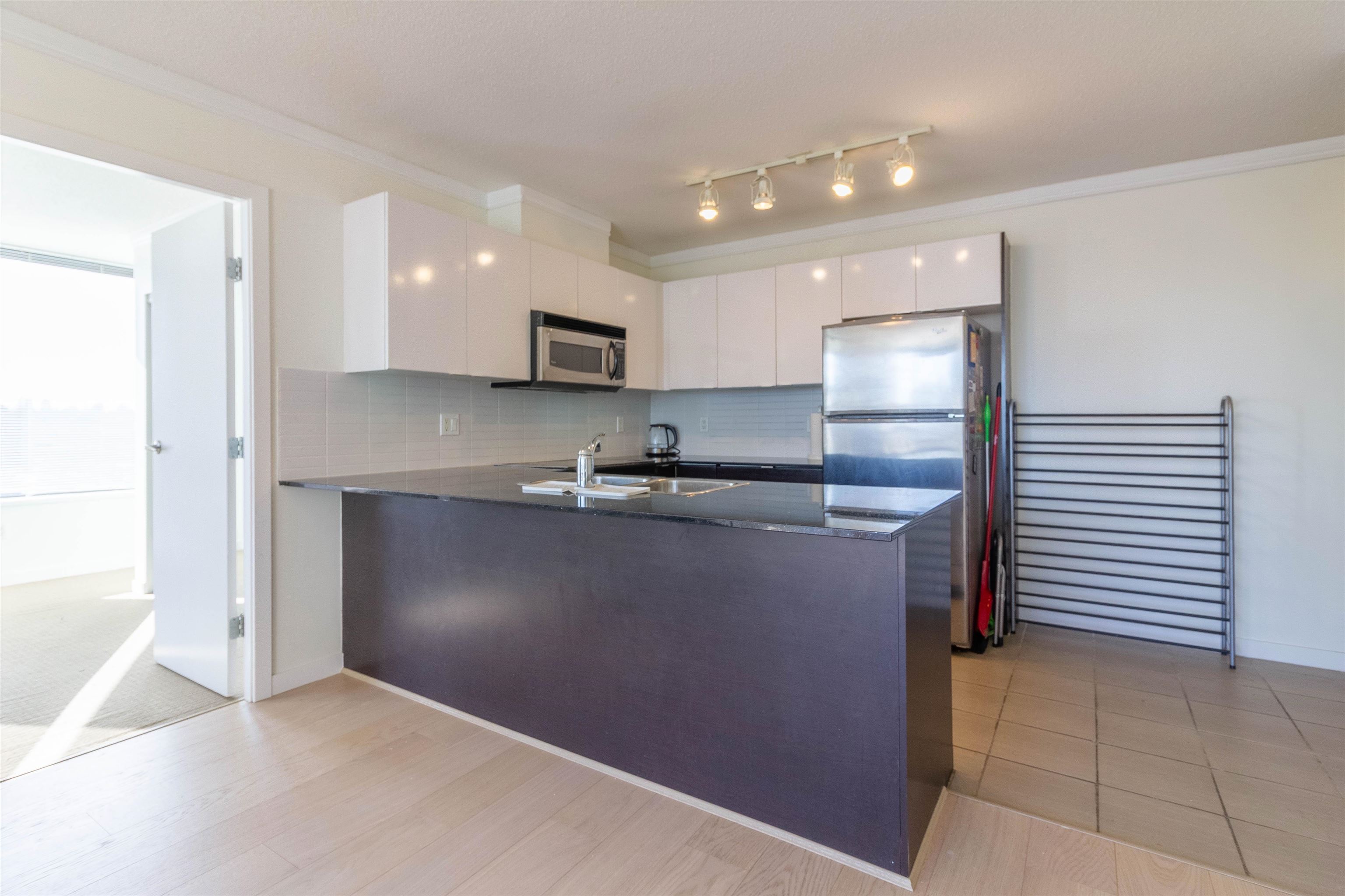 1906 4118 DAWSON STREET 7
