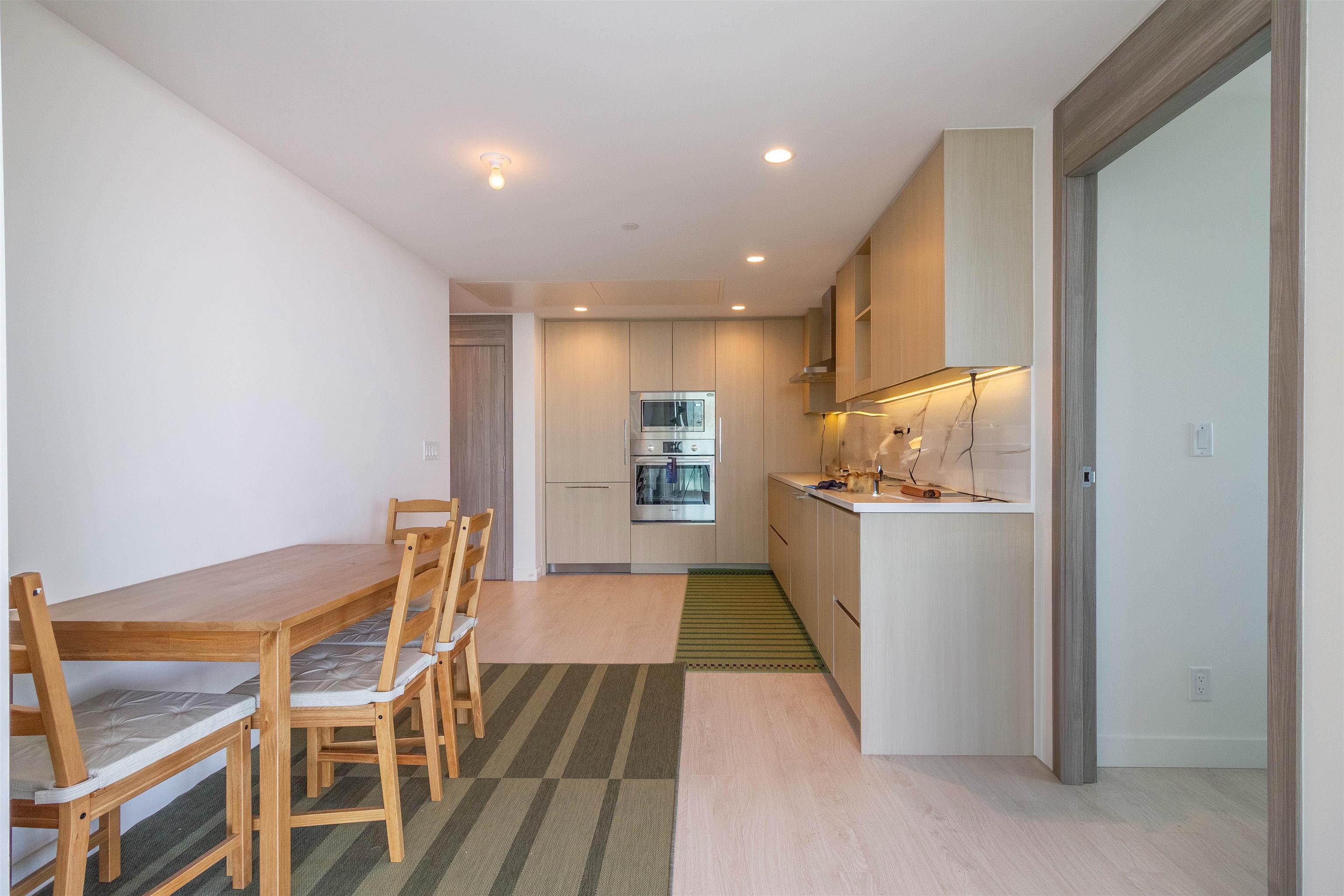 2909 4890 LOUGHEED HIGHWAY 5