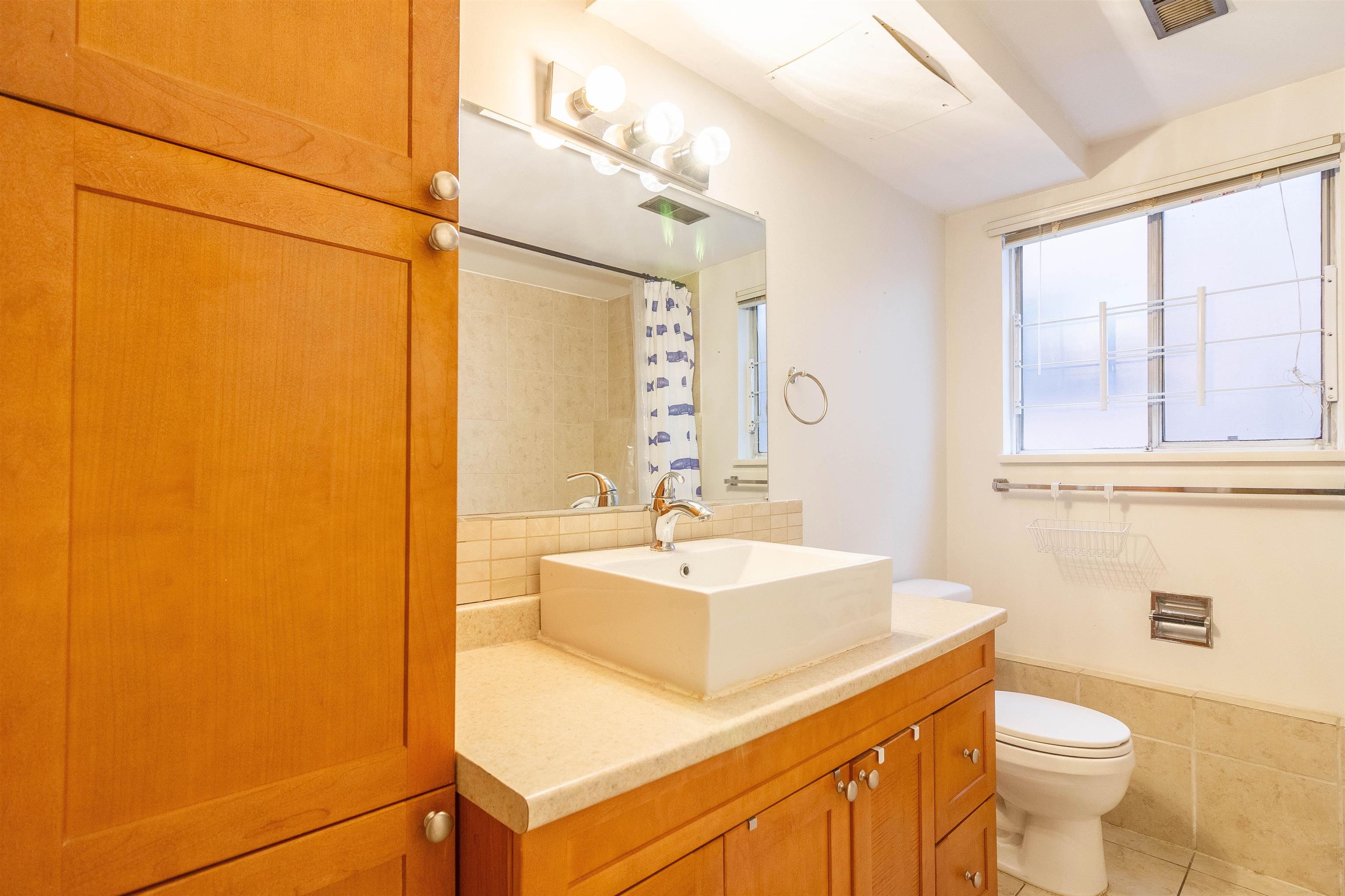 1260 ROSSLAND STREET 33