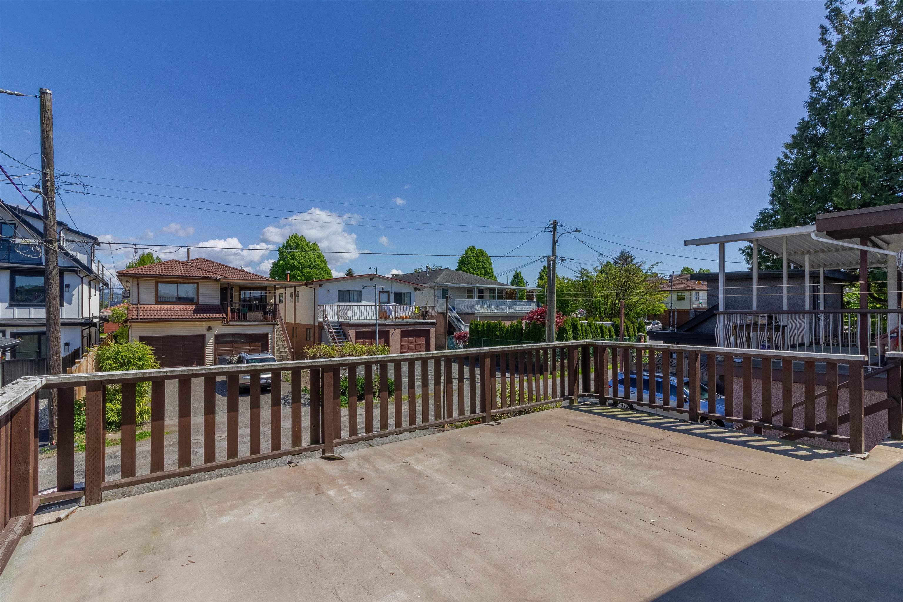 1260 ROSSLAND STREET 15