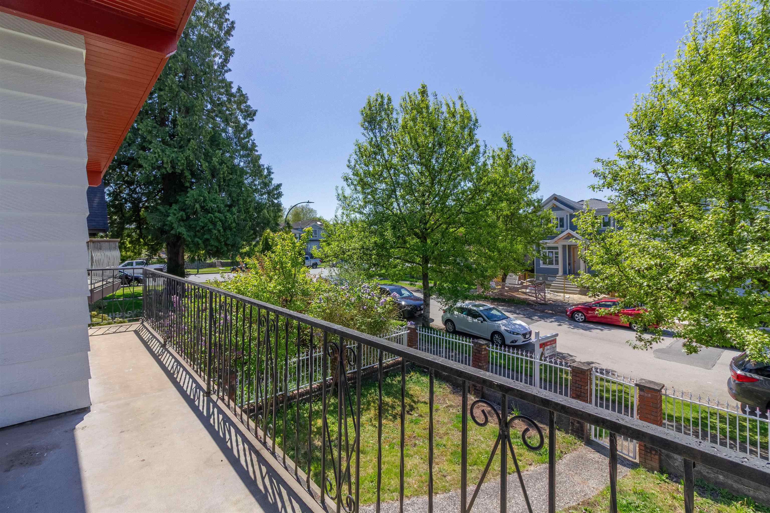 1260 ROSSLAND STREET 4
