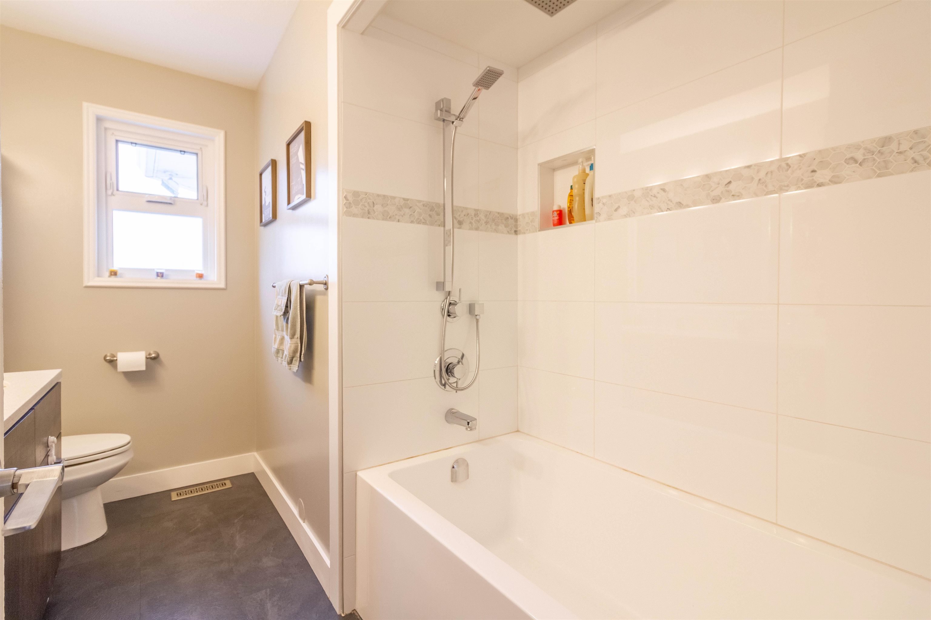 1872 WALNUT CRESCENT 26