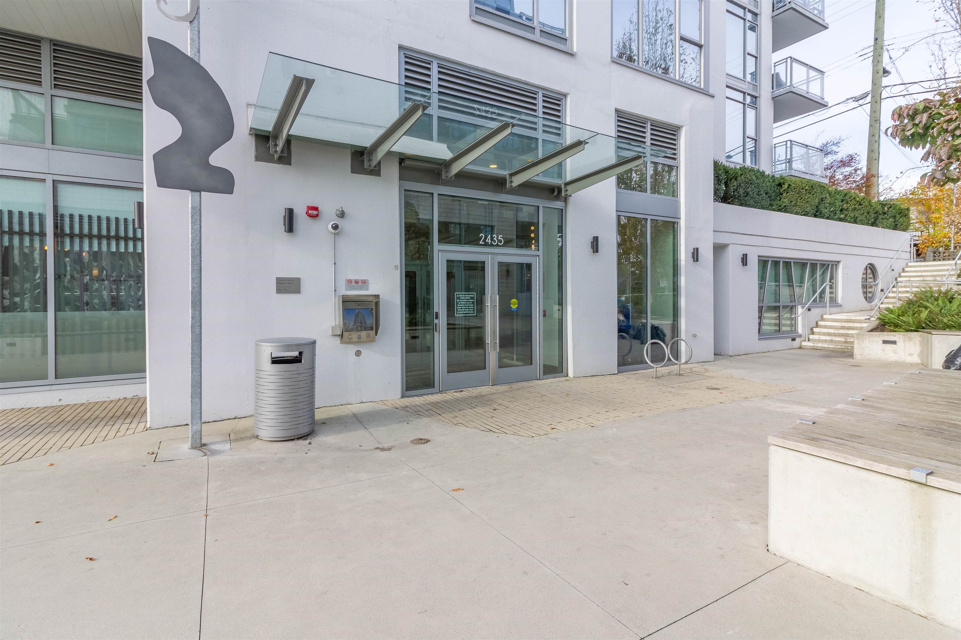 302 2435 KINGSWAY 22