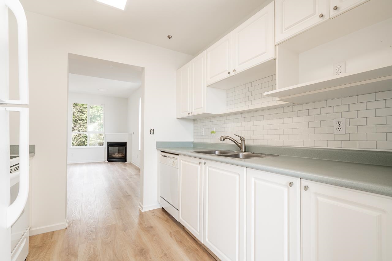 54 2728 CHANDLERY PLACE 13