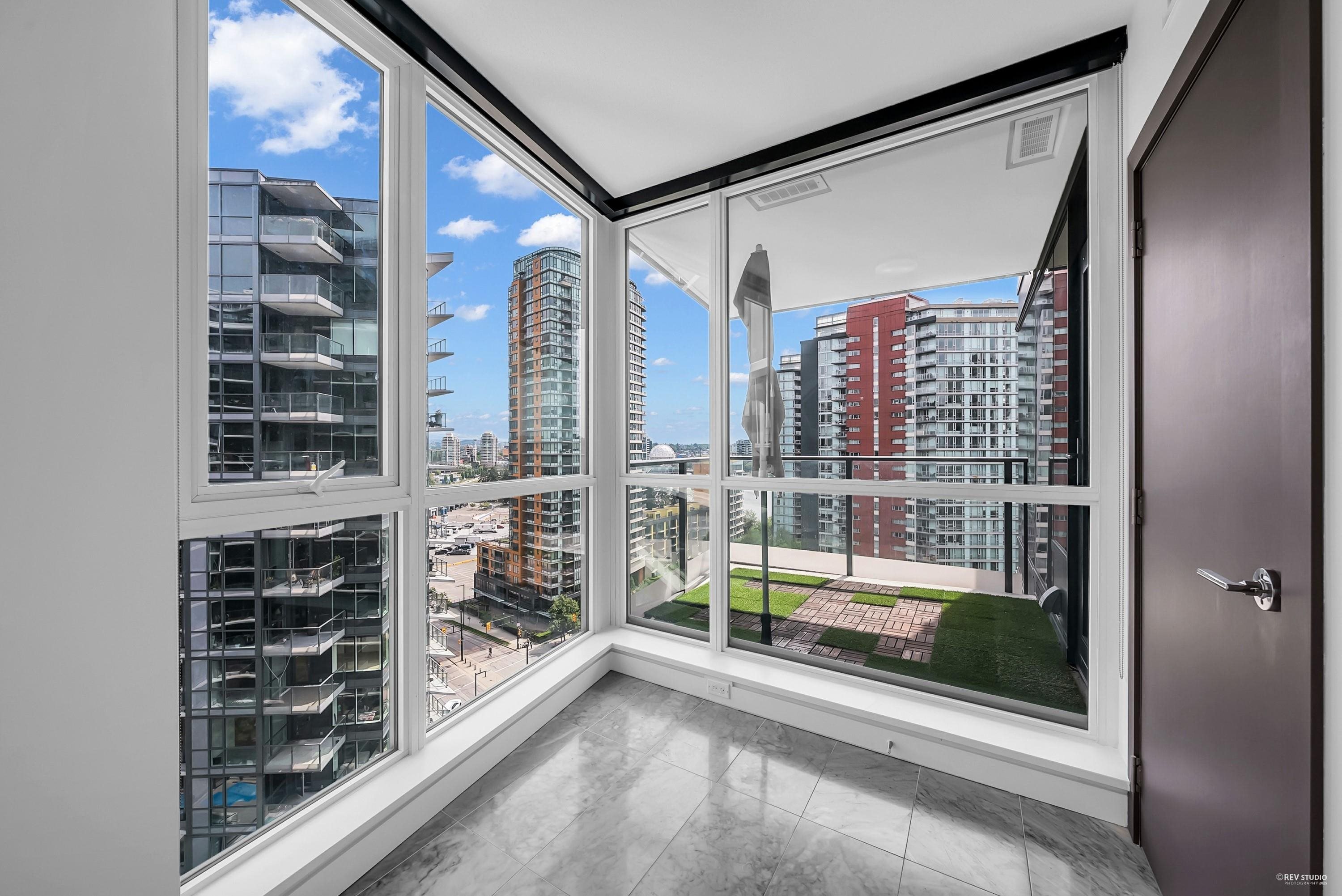 1608 68 SMITHE STREET 17