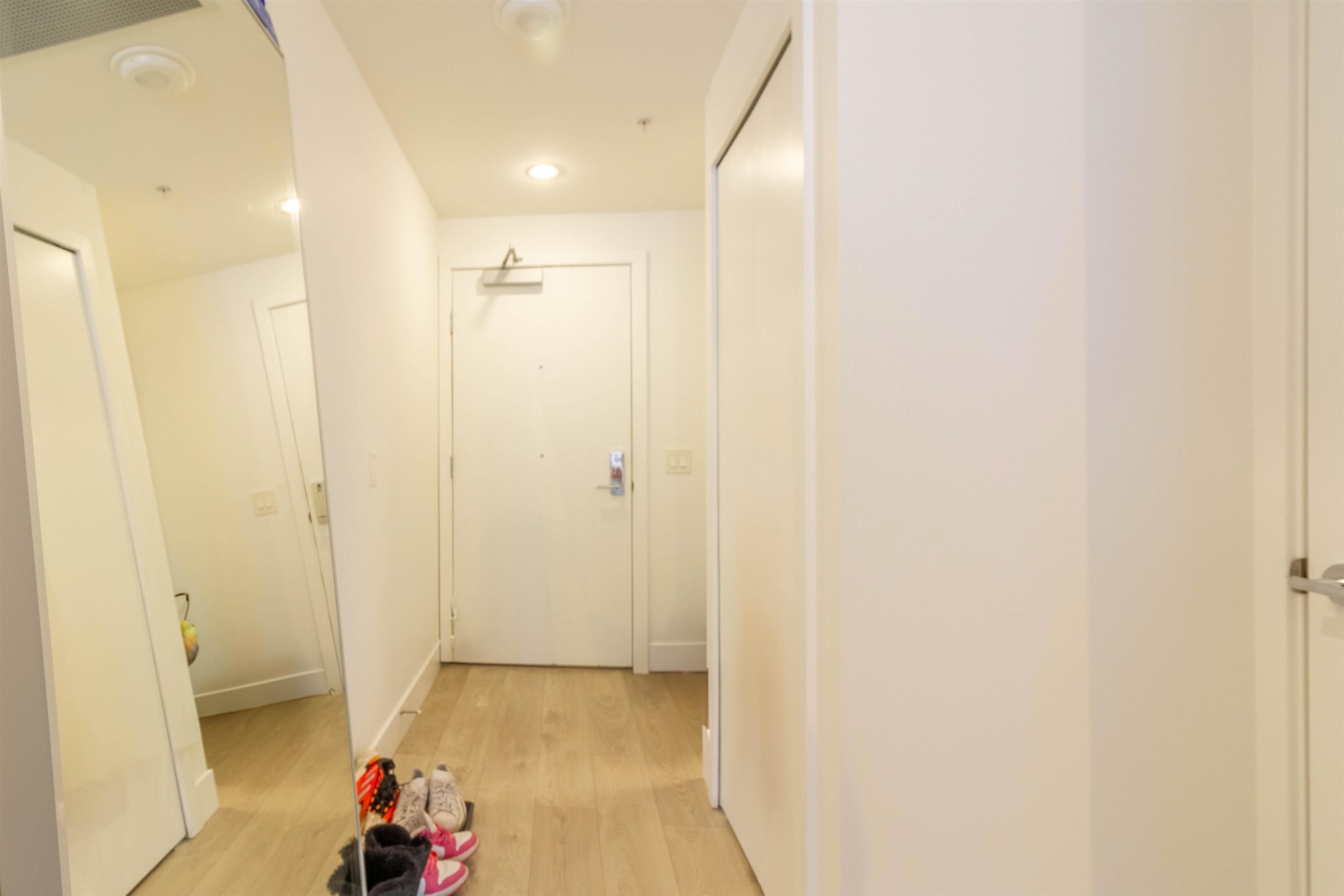 302 2435 KINGSWAY 12