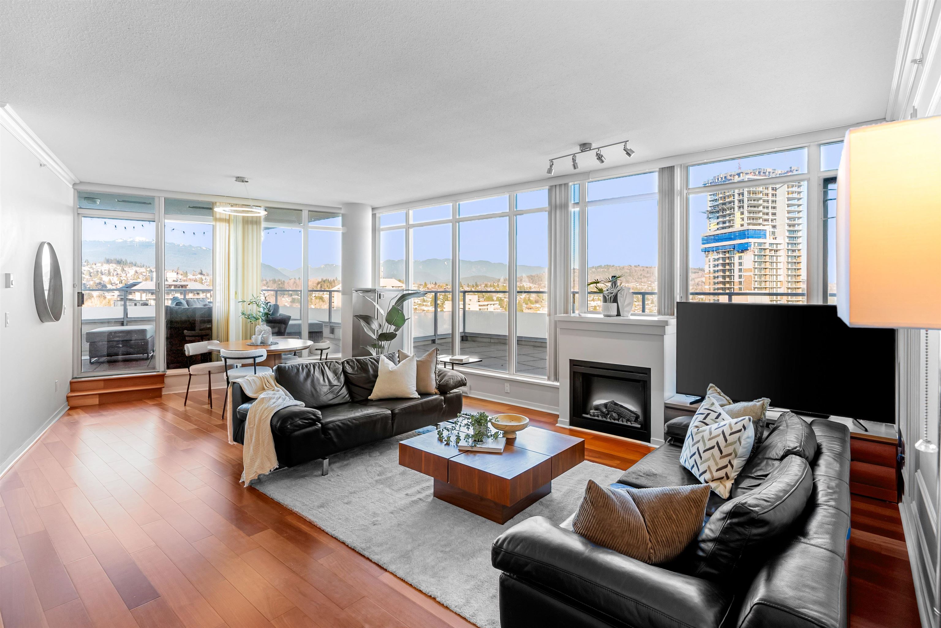 3103 2133 DOUGLAS ROAD 2