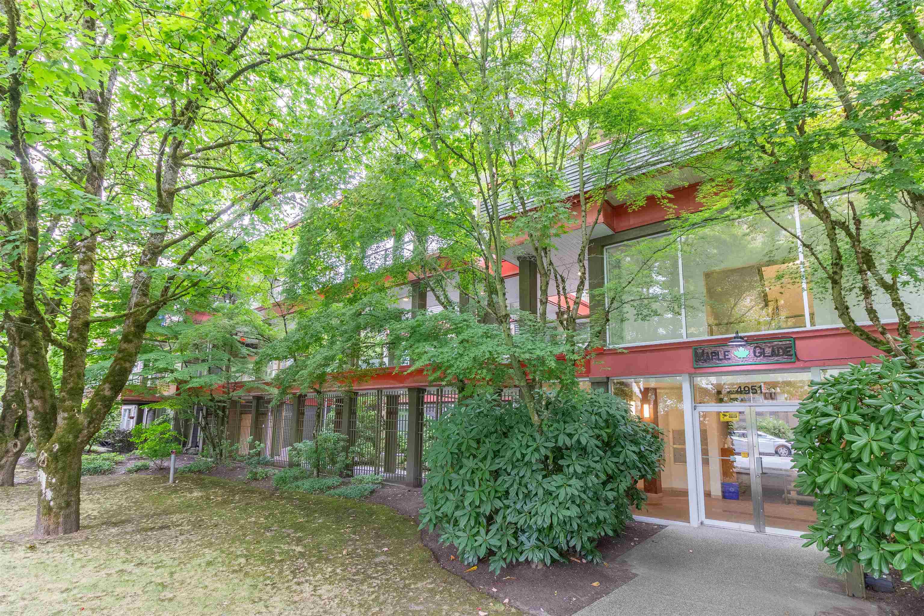 306 4951 SANDERS STREET 34