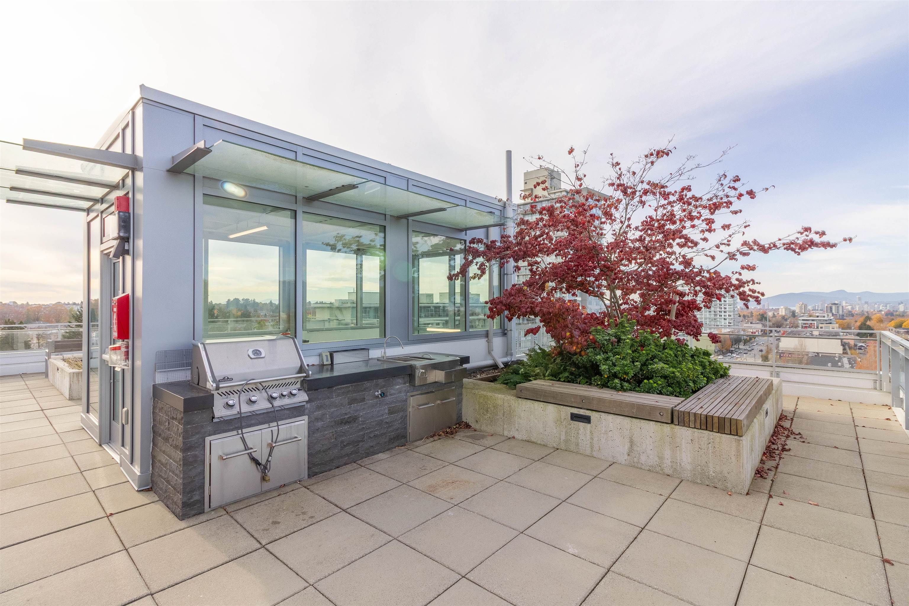 302 2435 KINGSWAY 25