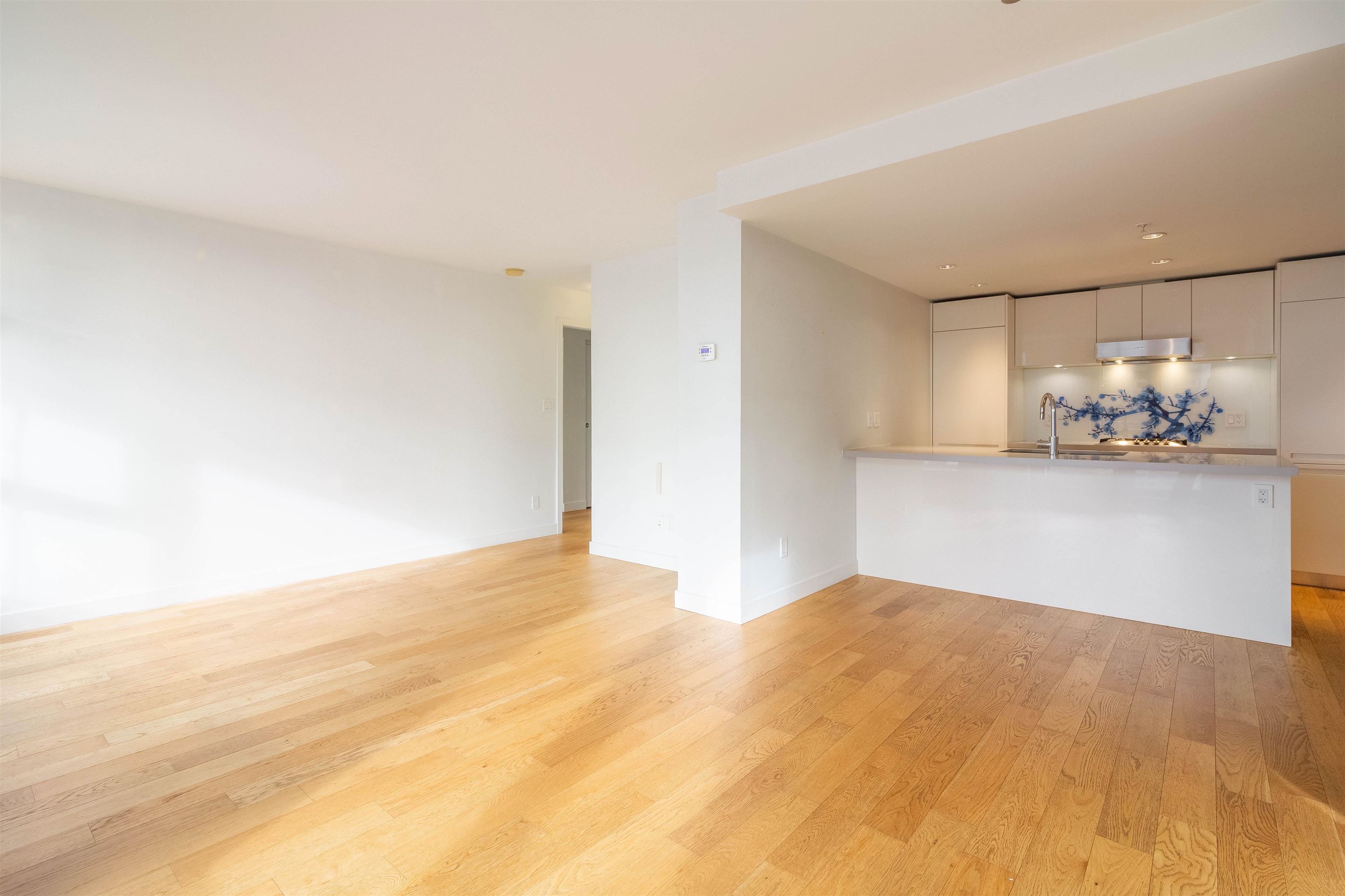 1810 188 KEEFER STREET 12