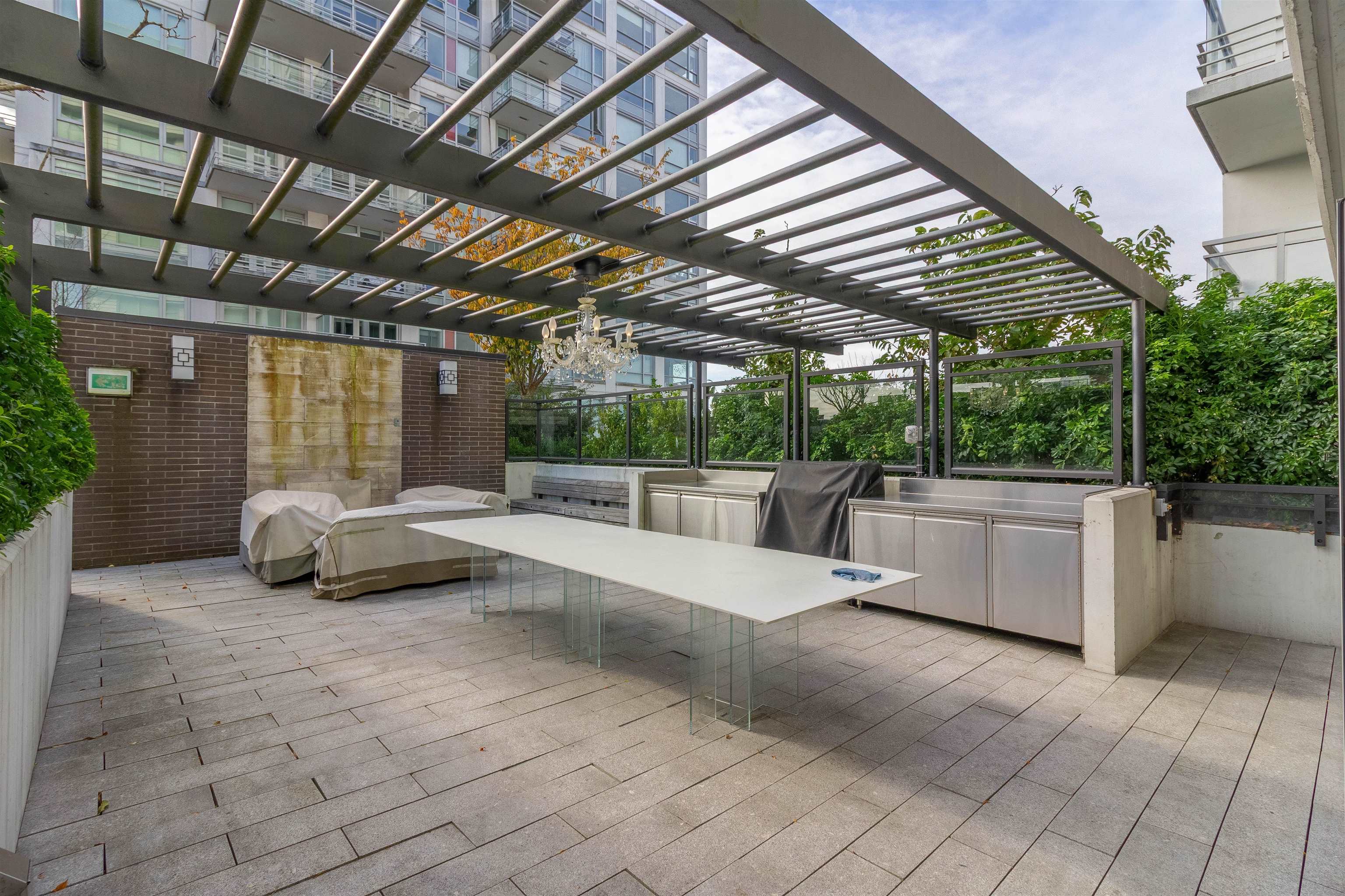 1810 188 KEEFER STREET 31