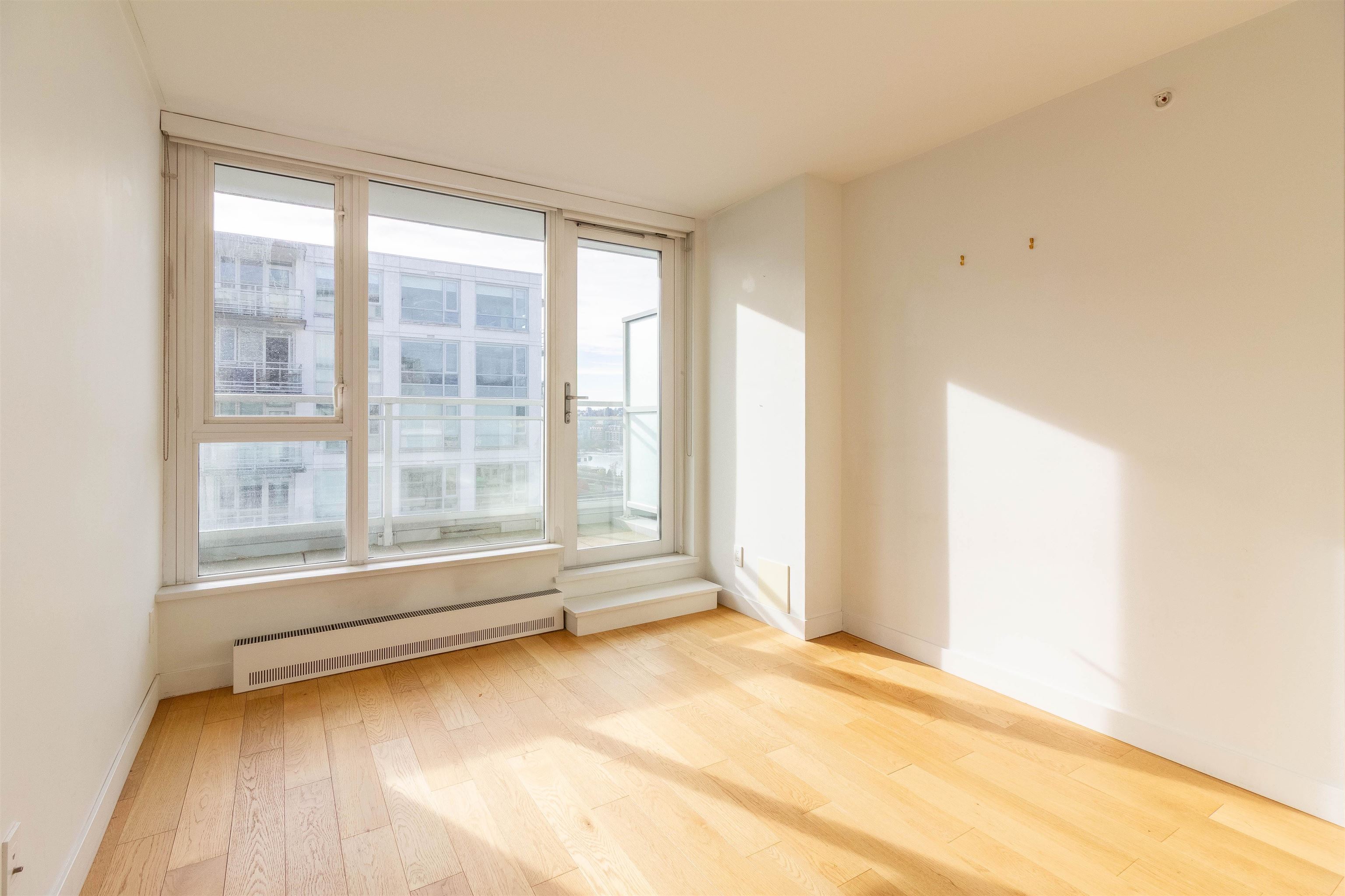 1810 188 KEEFER STREET 14