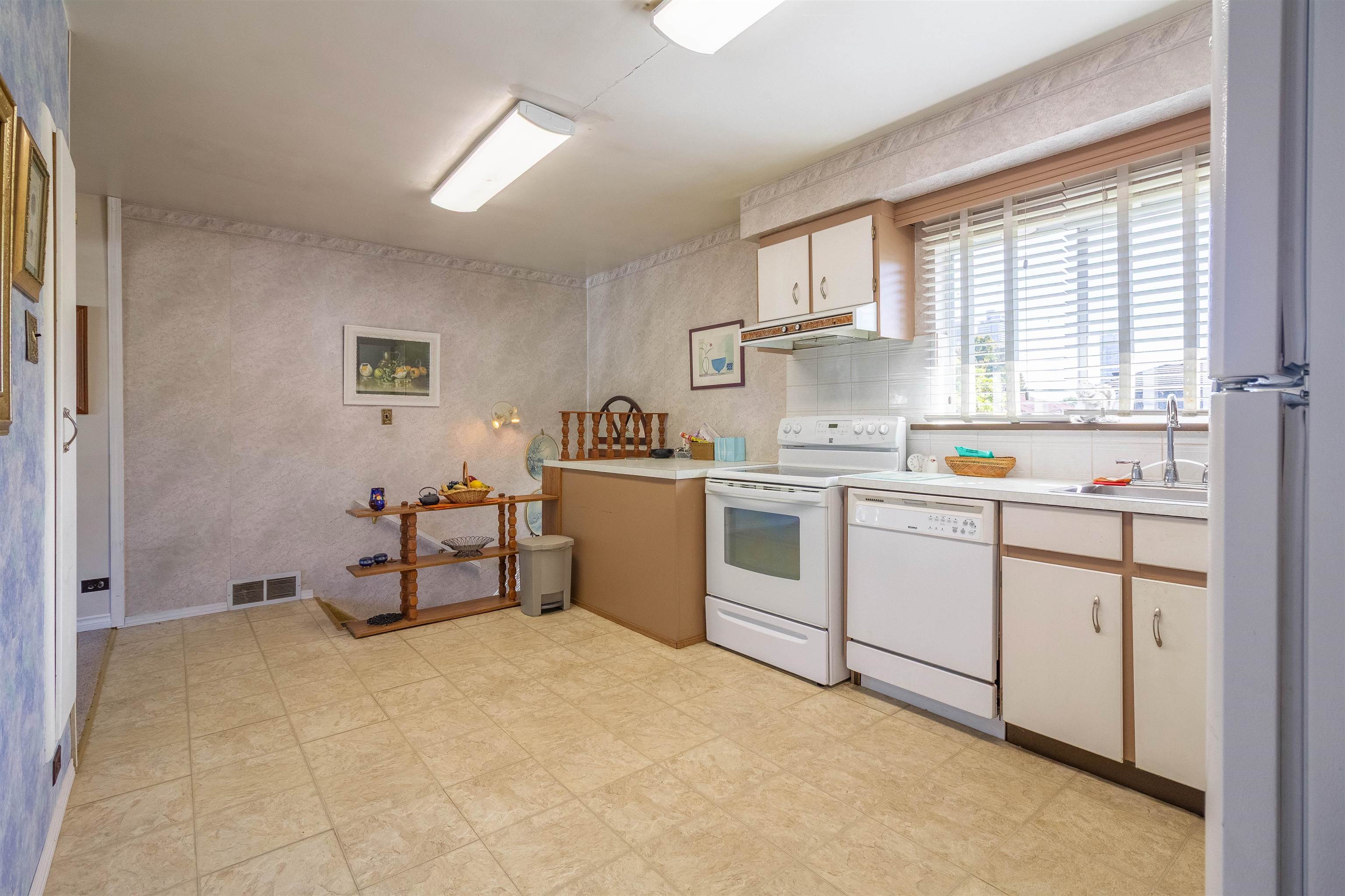 4342 PARKER STREET 7