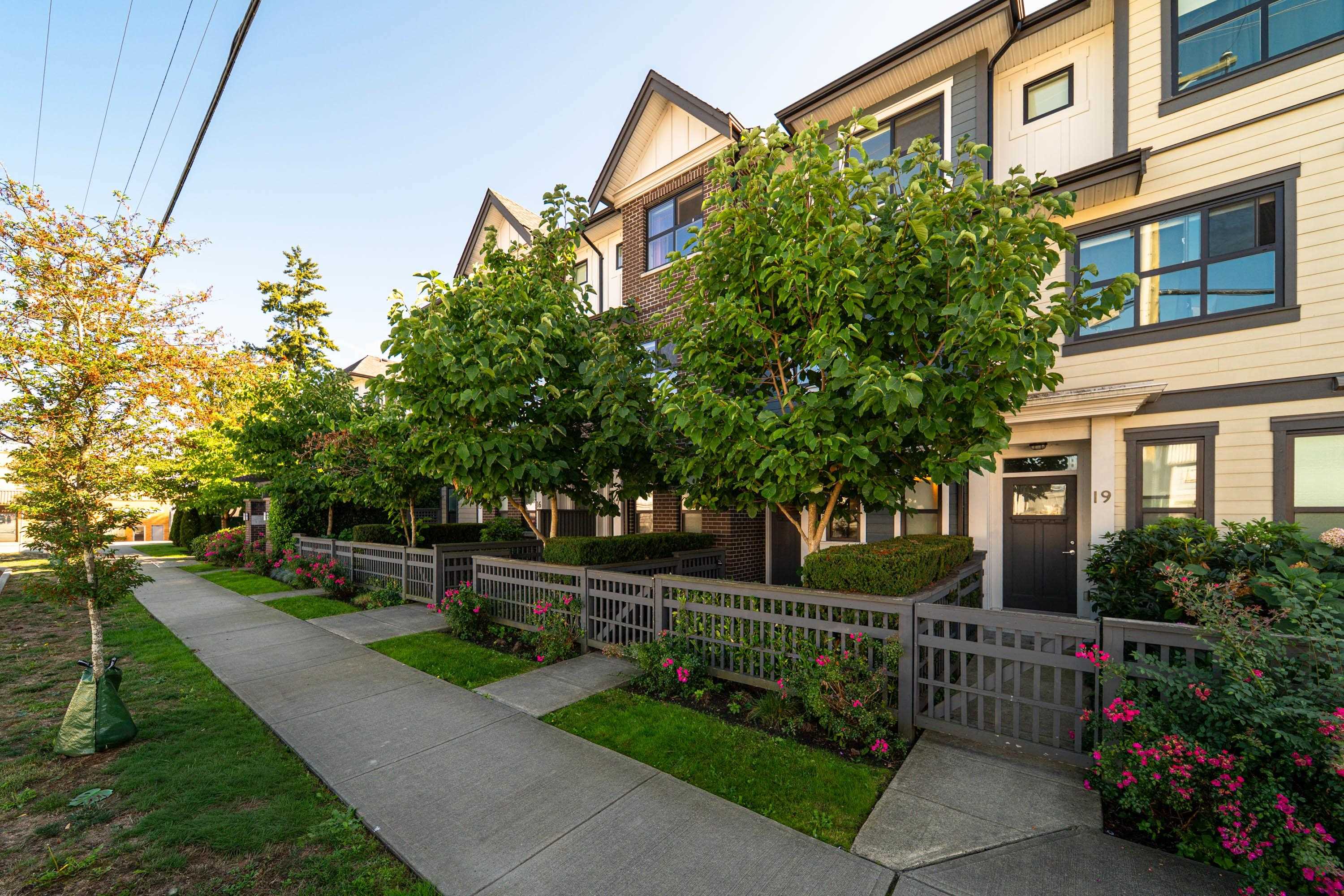 17 7039 MACPHERSON AVENUE 2