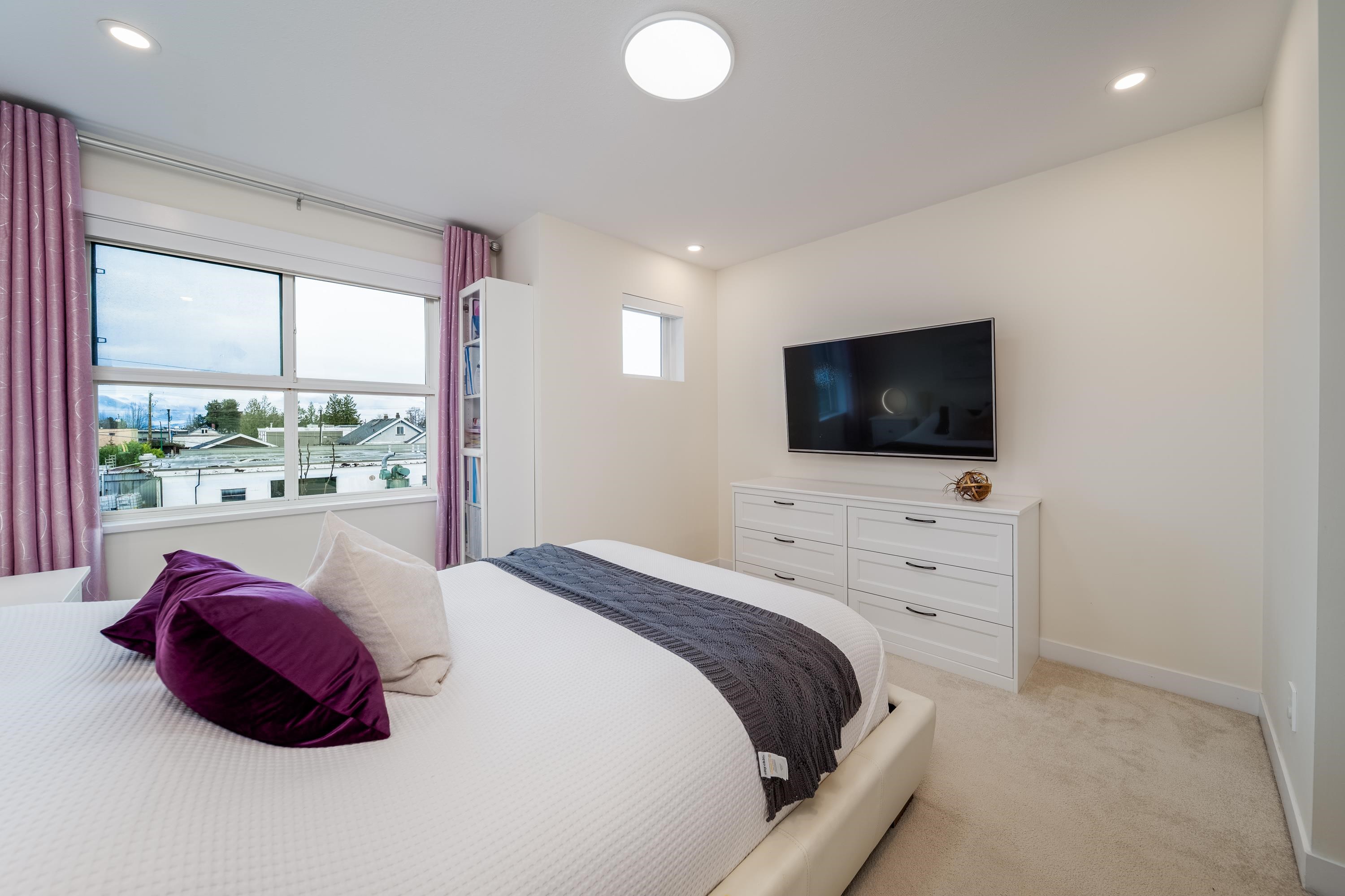17 7039 MACPHERSON AVENUE 18