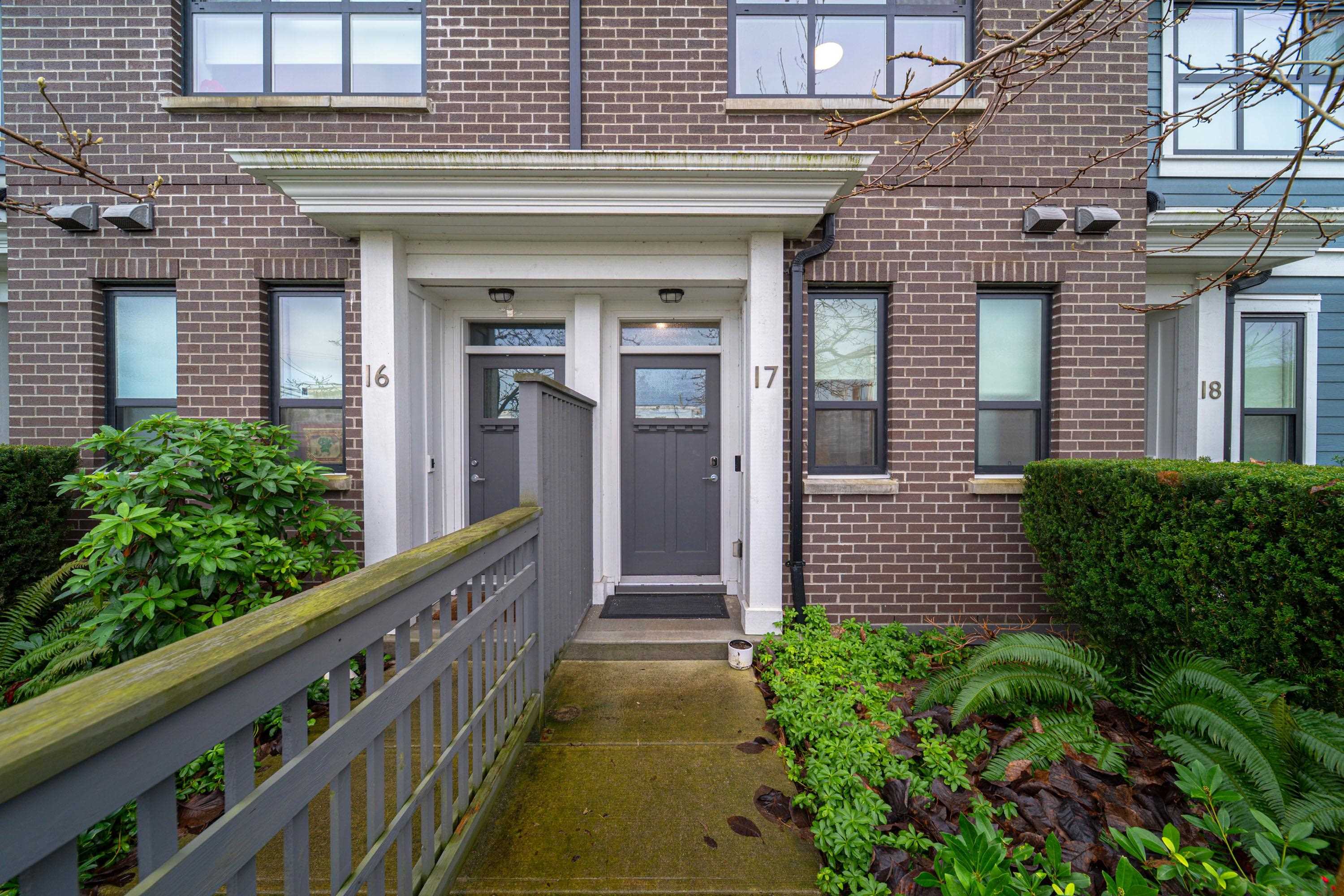 17 7039 MACPHERSON AVENUE 4