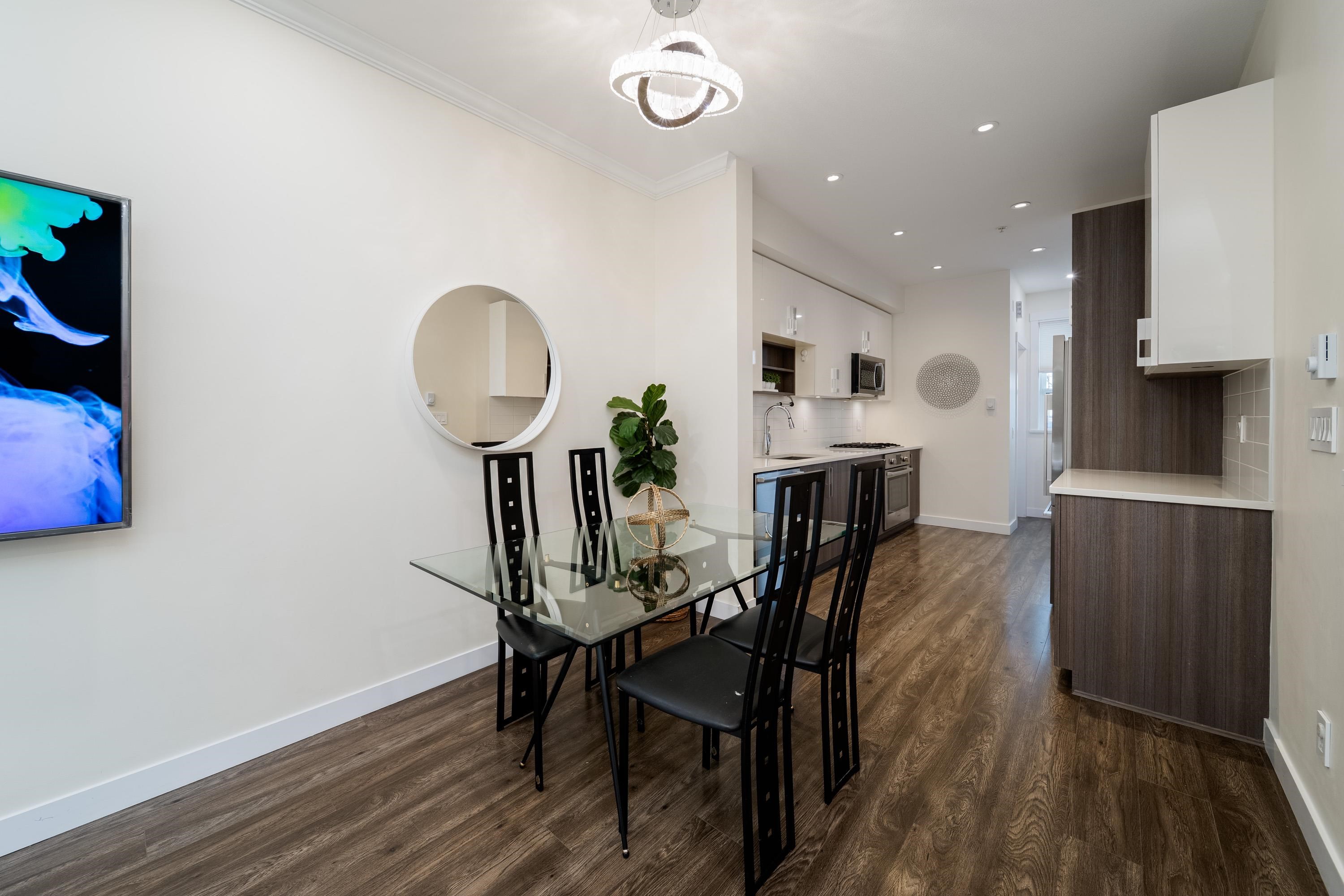 17 7039 MACPHERSON AVENUE 8
