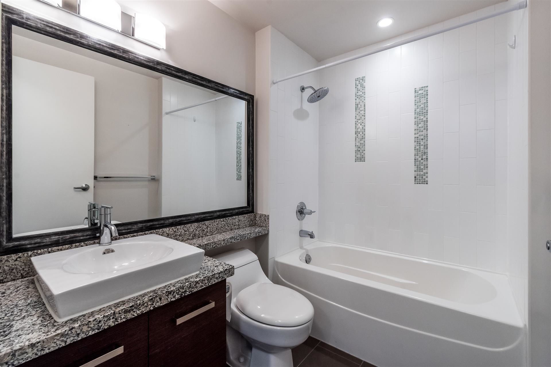 209 2957 GLEN DRIVE 19